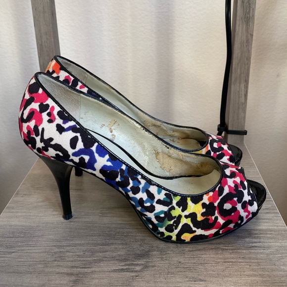 Nine West Rainbow Leopard Print Peep Toe Pumps / Heels - Picture 5 of 15